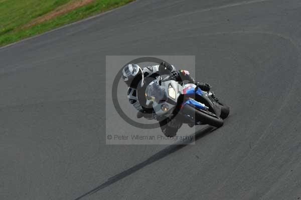 Mallory park Leicestershire;Mallory park photographs;Motorcycle action photographs;Trackday digital images;event digital images;eventdigitalimages;mallory park;no limits trackday;peter wileman photography;trackday;trackday photos