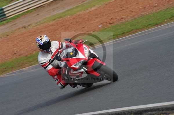 Mallory park Leicestershire;Mallory park photographs;Motorcycle action photographs;Trackday digital images;event digital images;eventdigitalimages;mallory park;no limits trackday;peter wileman photography;trackday;trackday photos