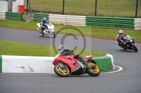 Mallory park Leicestershire;Mallory park photographs;Motorcycle action photographs;Trackday digital images;event digital images;eventdigitalimages;mallory park;no limits trackday;peter wileman photography;trackday;trackday photos