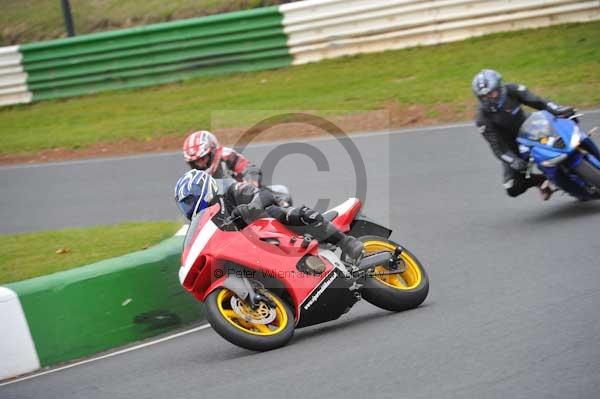 Mallory park Leicestershire;Mallory park photographs;Motorcycle action photographs;Trackday digital images;event digital images;eventdigitalimages;mallory park;no limits trackday;peter wileman photography;trackday;trackday photos