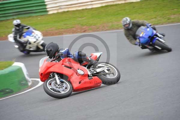 Mallory park Leicestershire;Mallory park photographs;Motorcycle action photographs;Trackday digital images;event digital images;eventdigitalimages;mallory park;no limits trackday;peter wileman photography;trackday;trackday photos