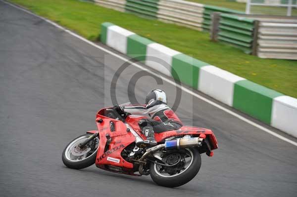 Mallory park Leicestershire;Mallory park photographs;Motorcycle action photographs;Trackday digital images;event digital images;eventdigitalimages;mallory park;no limits trackday;peter wileman photography;trackday;trackday photos