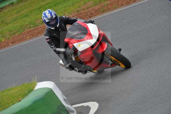 Mallory park Leicestershire;Mallory park photographs;Motorcycle action photographs;Trackday digital images;event digital images;eventdigitalimages;mallory park;no limits trackday;peter wileman photography;trackday;trackday photos