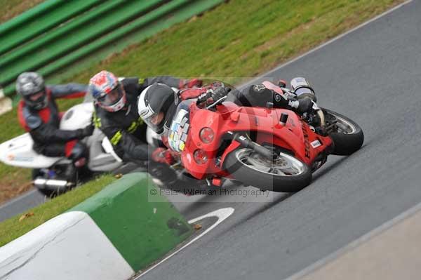 Mallory park Leicestershire;Mallory park photographs;Motorcycle action photographs;Trackday digital images;event digital images;eventdigitalimages;mallory park;no limits trackday;peter wileman photography;trackday;trackday photos