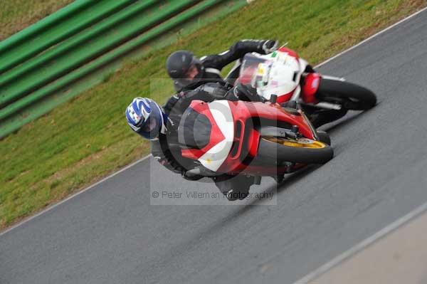 Mallory park Leicestershire;Mallory park photographs;Motorcycle action photographs;Trackday digital images;event digital images;eventdigitalimages;mallory park;no limits trackday;peter wileman photography;trackday;trackday photos