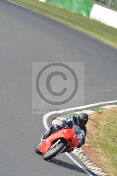 Mallory park Leicestershire;Mallory park photographs;Motorcycle action photographs;Trackday digital images;event digital images;eventdigitalimages;mallory park;no limits trackday;peter wileman photography;trackday;trackday photos