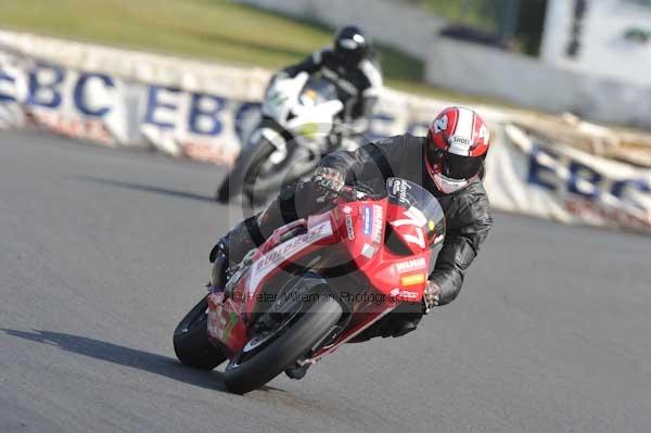 Mallory park Leicestershire;Mallory park photographs;Motorcycle action photographs;Trackday digital images;event digital images;eventdigitalimages;mallory park;no limits trackday;peter wileman photography;trackday;trackday photos