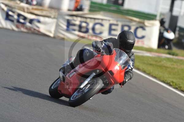 Mallory park Leicestershire;Mallory park photographs;Motorcycle action photographs;Trackday digital images;event digital images;eventdigitalimages;mallory park;no limits trackday;peter wileman photography;trackday;trackday photos