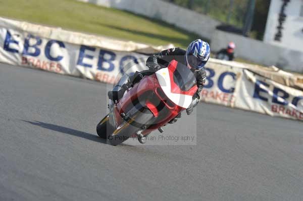 Mallory park Leicestershire;Mallory park photographs;Motorcycle action photographs;Trackday digital images;event digital images;eventdigitalimages;mallory park;no limits trackday;peter wileman photography;trackday;trackday photos