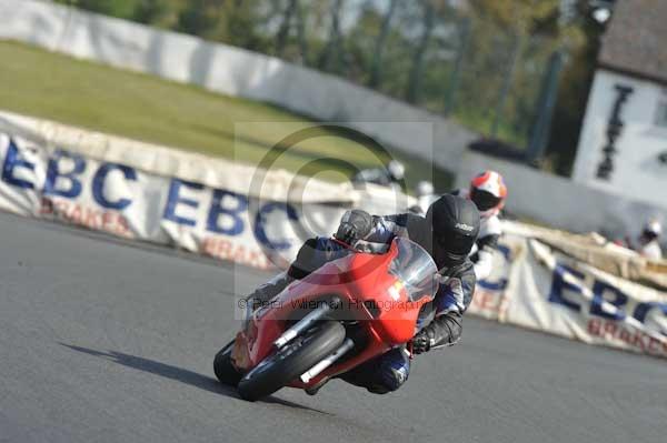 Mallory park Leicestershire;Mallory park photographs;Motorcycle action photographs;Trackday digital images;event digital images;eventdigitalimages;mallory park;no limits trackday;peter wileman photography;trackday;trackday photos