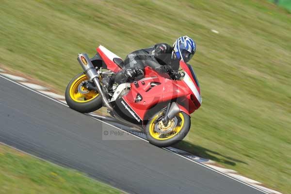 Mallory park Leicestershire;Mallory park photographs;Motorcycle action photographs;Trackday digital images;event digital images;eventdigitalimages;mallory park;no limits trackday;peter wileman photography;trackday;trackday photos