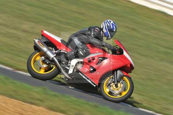 Mallory park Leicestershire;Mallory park photographs;Motorcycle action photographs;Trackday digital images;event digital images;eventdigitalimages;mallory park;no limits trackday;peter wileman photography;trackday;trackday photos