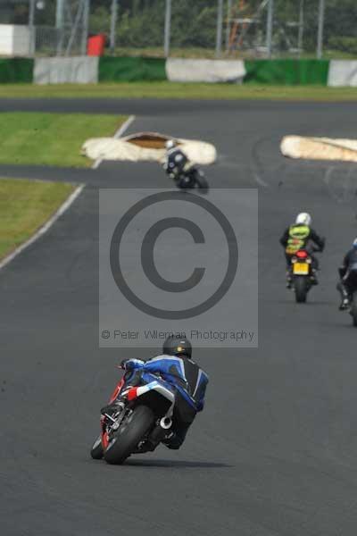 Mallory park Leicestershire;Mallory park photographs;Motorcycle action photographs;Trackday digital images;event digital images;eventdigitalimages;mallory park;no limits trackday;peter wileman photography;trackday;trackday photos