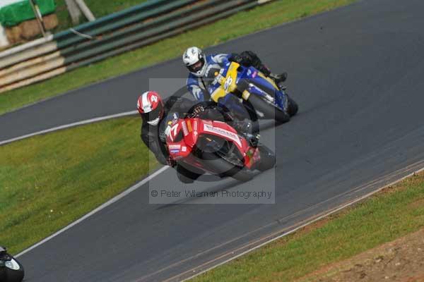 Mallory park Leicestershire;Mallory park photographs;Motorcycle action photographs;Trackday digital images;event digital images;eventdigitalimages;mallory park;no limits trackday;peter wileman photography;trackday;trackday photos