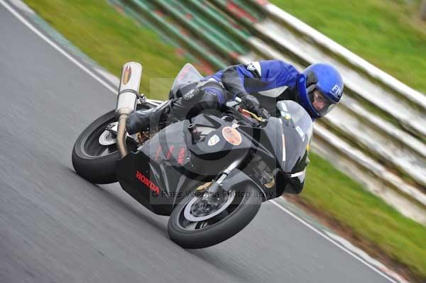 Mallory park Leicestershire;Mallory park photographs;Motorcycle action photographs;Trackday digital images;event digital images;eventdigitalimages;mallory park;no limits trackday;peter wileman photography;trackday;trackday photos