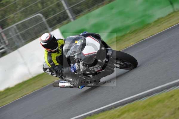 Mallory park Leicestershire;Mallory park photographs;Motorcycle action photographs;Trackday digital images;event digital images;eventdigitalimages;mallory park;no limits trackday;peter wileman photography;trackday;trackday photos