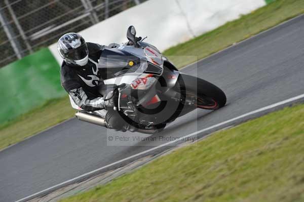 Mallory park Leicestershire;Mallory park photographs;Motorcycle action photographs;Trackday digital images;event digital images;eventdigitalimages;mallory park;no limits trackday;peter wileman photography;trackday;trackday photos