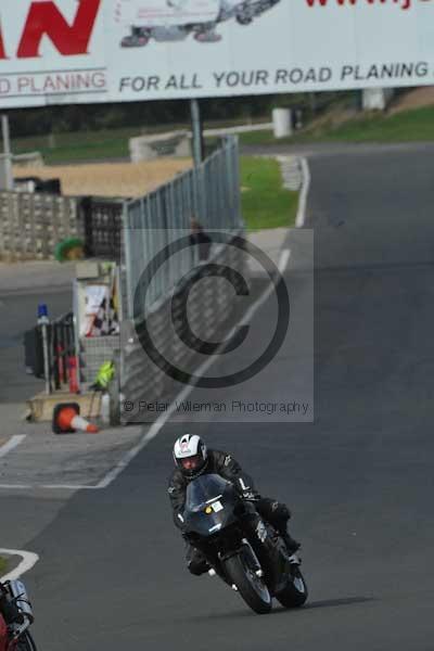 Mallory park Leicestershire;Mallory park photographs;Motorcycle action photographs;Trackday digital images;event digital images;eventdigitalimages;mallory park;no limits trackday;peter wileman photography;trackday;trackday photos