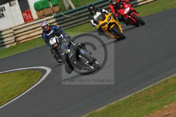 Mallory park Leicestershire;Mallory park photographs;Motorcycle action photographs;Trackday digital images;event digital images;eventdigitalimages;mallory park;no limits trackday;peter wileman photography;trackday;trackday photos