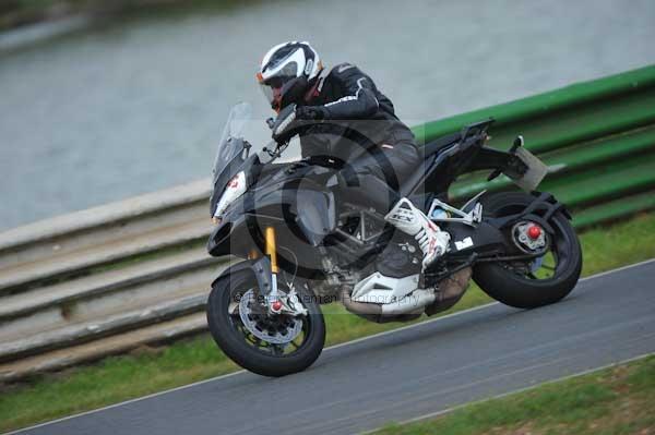 Mallory park Leicestershire;Mallory park photographs;Motorcycle action photographs;Trackday digital images;event digital images;eventdigitalimages;mallory park;no limits trackday;peter wileman photography;trackday;trackday photos