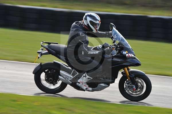 Mallory park Leicestershire;Mallory park photographs;Motorcycle action photographs;Trackday digital images;event digital images;eventdigitalimages;mallory park;no limits trackday;peter wileman photography;trackday;trackday photos