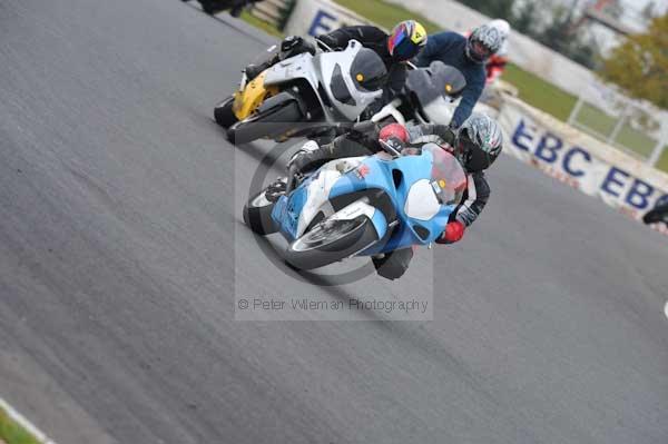 Mallory park Leicestershire;Mallory park photographs;Motorcycle action photographs;Trackday digital images;event digital images;eventdigitalimages;mallory park;no limits trackday;peter wileman photography;trackday;trackday photos