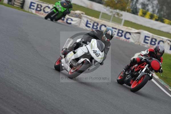 Mallory park Leicestershire;Mallory park photographs;Motorcycle action photographs;Trackday digital images;event digital images;eventdigitalimages;mallory park;no limits trackday;peter wileman photography;trackday;trackday photos