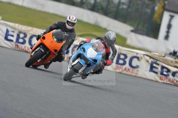 Mallory park Leicestershire;Mallory park photographs;Motorcycle action photographs;Trackday digital images;event digital images;eventdigitalimages;mallory park;no limits trackday;peter wileman photography;trackday;trackday photos