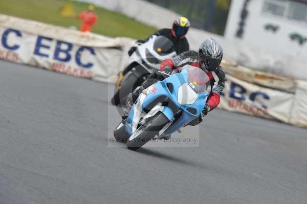 Mallory park Leicestershire;Mallory park photographs;Motorcycle action photographs;Trackday digital images;event digital images;eventdigitalimages;mallory park;no limits trackday;peter wileman photography;trackday;trackday photos