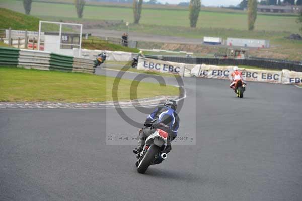 Mallory park Leicestershire;Mallory park photographs;Motorcycle action photographs;Trackday digital images;event digital images;eventdigitalimages;mallory park;no limits trackday;peter wileman photography;trackday;trackday photos