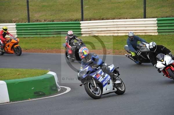 Mallory park Leicestershire;Mallory park photographs;Motorcycle action photographs;Trackday digital images;event digital images;eventdigitalimages;mallory park;no limits trackday;peter wileman photography;trackday;trackday photos