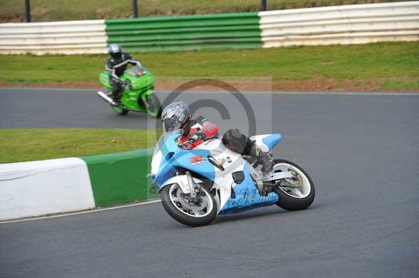 Mallory park Leicestershire;Mallory park photographs;Motorcycle action photographs;Trackday digital images;event digital images;eventdigitalimages;mallory park;no limits trackday;peter wileman photography;trackday;trackday photos