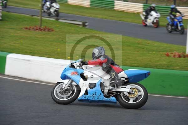 Mallory park Leicestershire;Mallory park photographs;Motorcycle action photographs;Trackday digital images;event digital images;eventdigitalimages;mallory park;no limits trackday;peter wileman photography;trackday;trackday photos