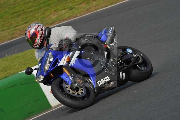 Mallory park Leicestershire;Mallory park photographs;Motorcycle action photographs;Trackday digital images;event digital images;eventdigitalimages;mallory park;no limits trackday;peter wileman photography;trackday;trackday photos