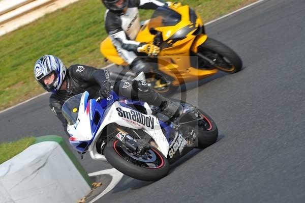 Mallory park Leicestershire;Mallory park photographs;Motorcycle action photographs;Trackday digital images;event digital images;eventdigitalimages;mallory park;no limits trackday;peter wileman photography;trackday;trackday photos