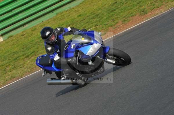 Mallory park Leicestershire;Mallory park photographs;Motorcycle action photographs;Trackday digital images;event digital images;eventdigitalimages;mallory park;no limits trackday;peter wileman photography;trackday;trackday photos