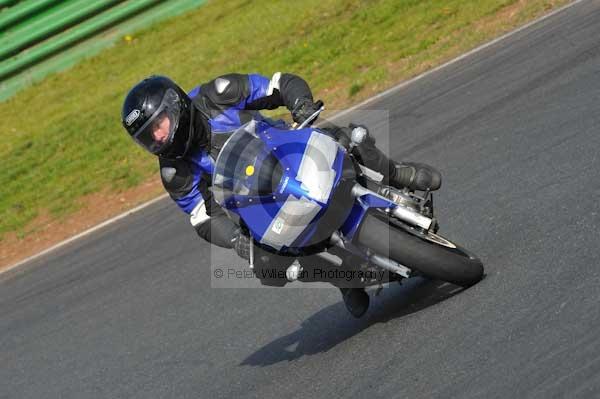 Mallory park Leicestershire;Mallory park photographs;Motorcycle action photographs;Trackday digital images;event digital images;eventdigitalimages;mallory park;no limits trackday;peter wileman photography;trackday;trackday photos