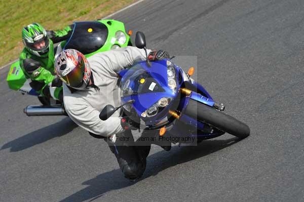 Mallory park Leicestershire;Mallory park photographs;Motorcycle action photographs;Trackday digital images;event digital images;eventdigitalimages;mallory park;no limits trackday;peter wileman photography;trackday;trackday photos