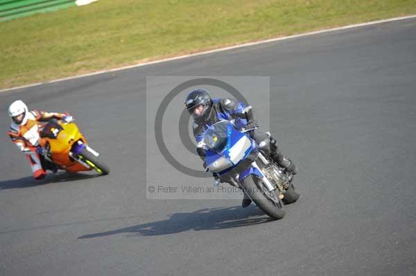 Mallory park Leicestershire;Mallory park photographs;Motorcycle action photographs;Trackday digital images;event digital images;eventdigitalimages;mallory park;no limits trackday;peter wileman photography;trackday;trackday photos