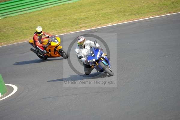 Mallory park Leicestershire;Mallory park photographs;Motorcycle action photographs;Trackday digital images;event digital images;eventdigitalimages;mallory park;no limits trackday;peter wileman photography;trackday;trackday photos