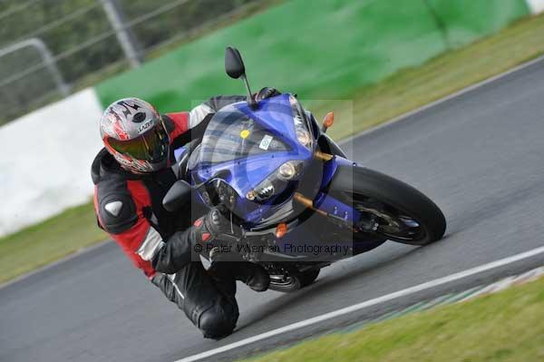 Mallory park Leicestershire;Mallory park photographs;Motorcycle action photographs;Trackday digital images;event digital images;eventdigitalimages;mallory park;no limits trackday;peter wileman photography;trackday;trackday photos