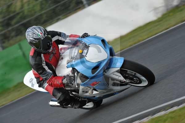 Mallory park Leicestershire;Mallory park photographs;Motorcycle action photographs;Trackday digital images;event digital images;eventdigitalimages;mallory park;no limits trackday;peter wileman photography;trackday;trackday photos