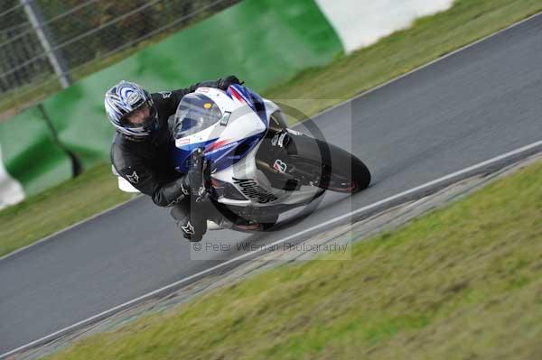 Mallory park Leicestershire;Mallory park photographs;Motorcycle action photographs;Trackday digital images;event digital images;eventdigitalimages;mallory park;no limits trackday;peter wileman photography;trackday;trackday photos