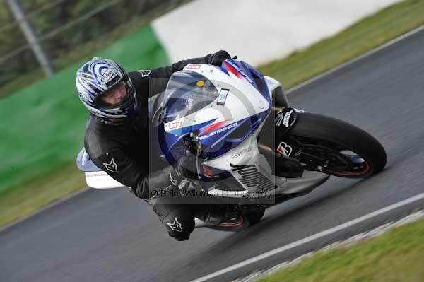 Mallory park Leicestershire;Mallory park photographs;Motorcycle action photographs;Trackday digital images;event digital images;eventdigitalimages;mallory park;no limits trackday;peter wileman photography;trackday;trackday photos