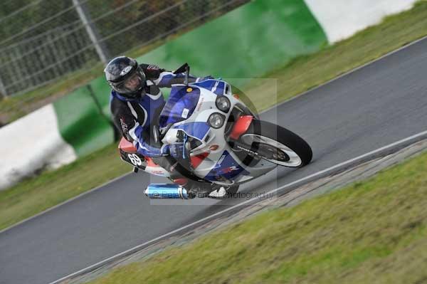 Mallory park Leicestershire;Mallory park photographs;Motorcycle action photographs;Trackday digital images;event digital images;eventdigitalimages;mallory park;no limits trackday;peter wileman photography;trackday;trackday photos