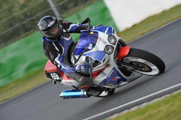 Mallory park Leicestershire;Mallory park photographs;Motorcycle action photographs;Trackday digital images;event digital images;eventdigitalimages;mallory park;no limits trackday;peter wileman photography;trackday;trackday photos