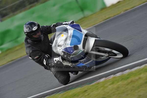 Mallory park Leicestershire;Mallory park photographs;Motorcycle action photographs;Trackday digital images;event digital images;eventdigitalimages;mallory park;no limits trackday;peter wileman photography;trackday;trackday photos