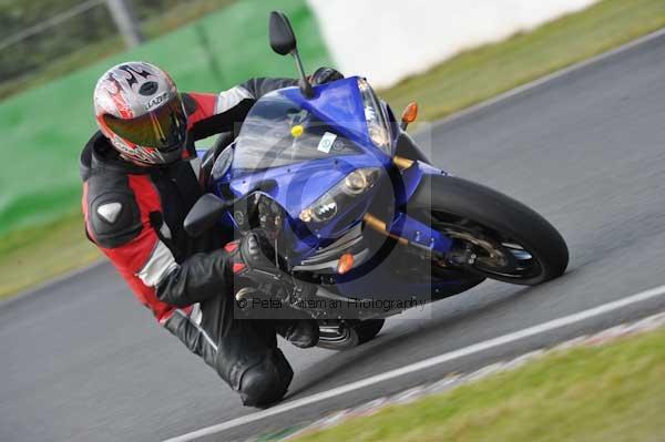 Mallory park Leicestershire;Mallory park photographs;Motorcycle action photographs;Trackday digital images;event digital images;eventdigitalimages;mallory park;no limits trackday;peter wileman photography;trackday;trackday photos