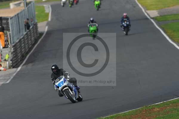 Mallory park Leicestershire;Mallory park photographs;Motorcycle action photographs;Trackday digital images;event digital images;eventdigitalimages;mallory park;no limits trackday;peter wileman photography;trackday;trackday photos