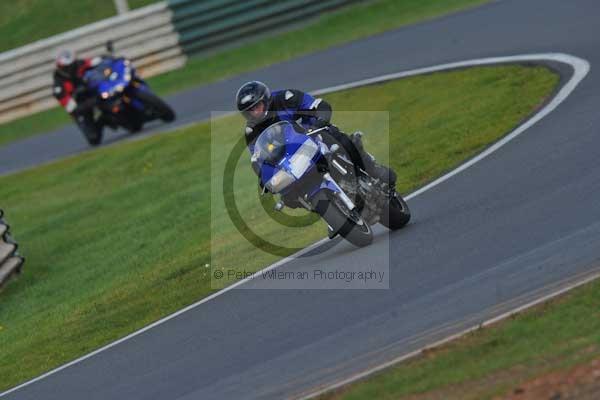 Mallory park Leicestershire;Mallory park photographs;Motorcycle action photographs;Trackday digital images;event digital images;eventdigitalimages;mallory park;no limits trackday;peter wileman photography;trackday;trackday photos